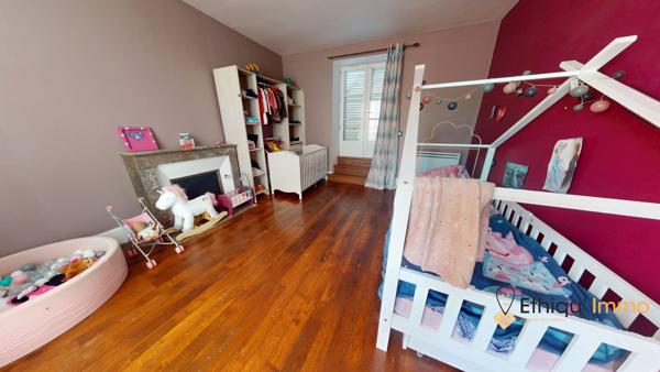 Maison de caractère de 200m2 sur 2700m2 de terrain avec dépendances