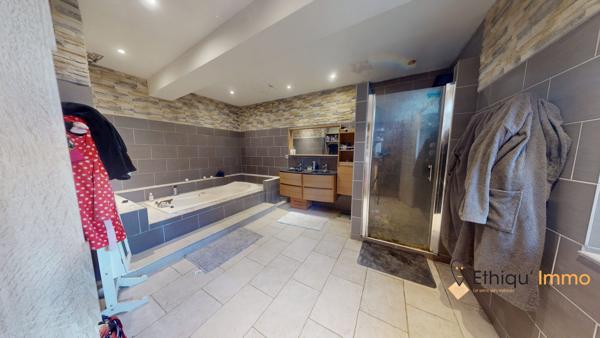 Maison de caractère de 200m2 sur 2700m2 de terrain avec dépendances