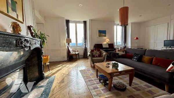 BEL APPARTEMENT VUE SUR RIVIERE