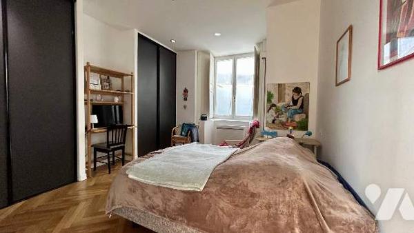 BEL APPARTEMENT VUE SUR RIVIERE