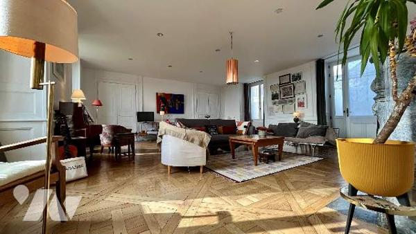 BEL APPARTEMENT VUE SUR RIVIERE