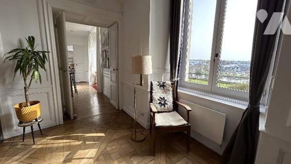 BEL APPARTEMENT VUE SUR RIVIERE