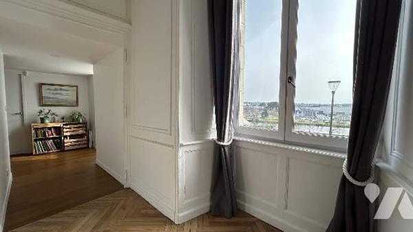 BEL APPARTEMENT VUE SUR RIVIERE