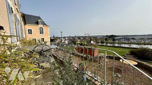 BEL APPARTEMENT VUE SUR RIVIERE