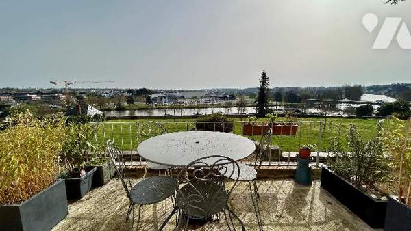 BEL APPARTEMENT VUE SUR RIVIERE
