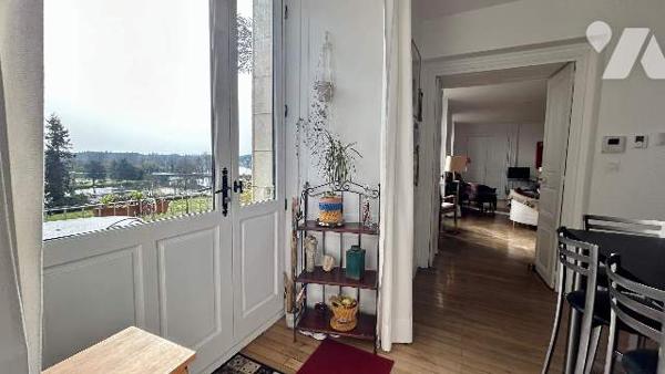 BEL APPARTEMENT VUE SUR RIVIERE