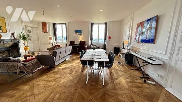 BEL APPARTEMENT VUE SUR RIVIERE