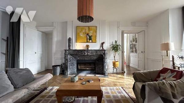 BEL APPARTEMENT VUE SUR RIVIERE