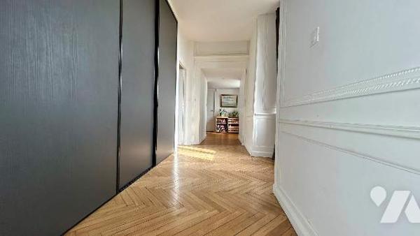 BEL APPARTEMENT VUE SUR RIVIERE