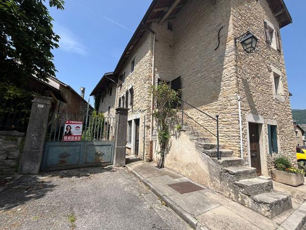 Maison Vertrieu 10 pièce(s) 240 m2