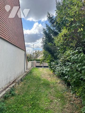 VERSON, proche commerces et bus de ville, maison en pierre 