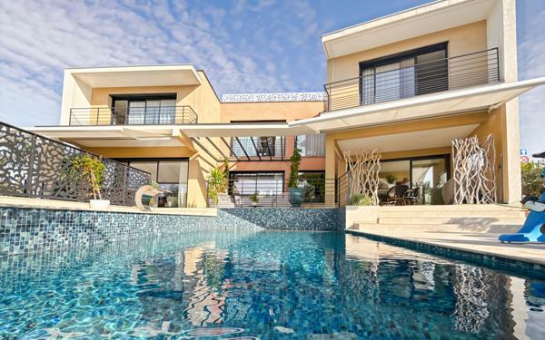 Maison à vendre    5 pièces • 201,98 m2 Saint-Raphaël