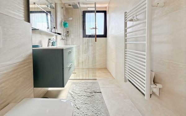 Maison à vendre    5 pièces • 201,98 m2 Saint-Raphaël