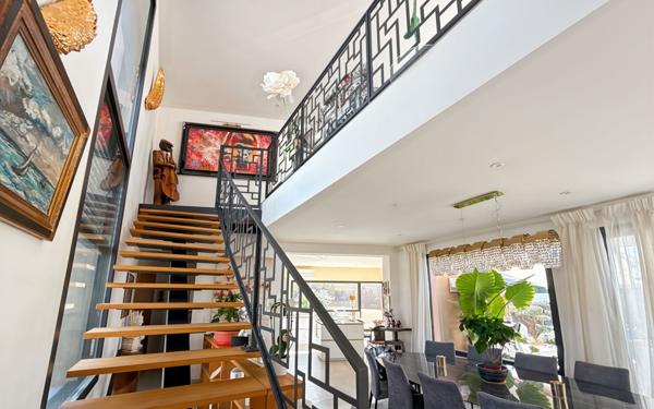 Maison à vendre    5 pièces • 201,98 m2 Saint-Raphaël