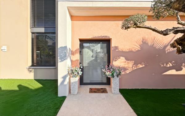 Maison à vendre    5 pièces • 201,98 m2 Saint-Raphaël