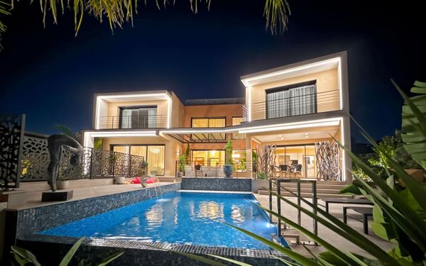 Maison à vendre    5 pièces • 201,98 m2 Saint-Raphaël