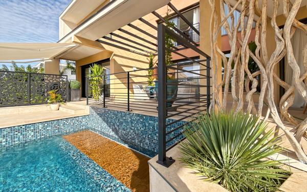 Maison à vendre    5 pièces • 201,98 m2 Saint-Raphaël