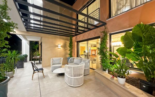 Maison à vendre    5 pièces • 201,98 m2 Saint-Raphaël