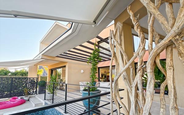 Maison à vendre    5 pièces • 201,98 m2 Saint-Raphaël