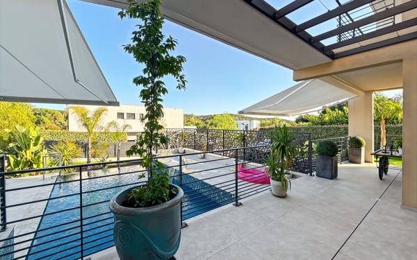 Maison à vendre    5 pièces • 201,98 m2 Saint-Raphaël