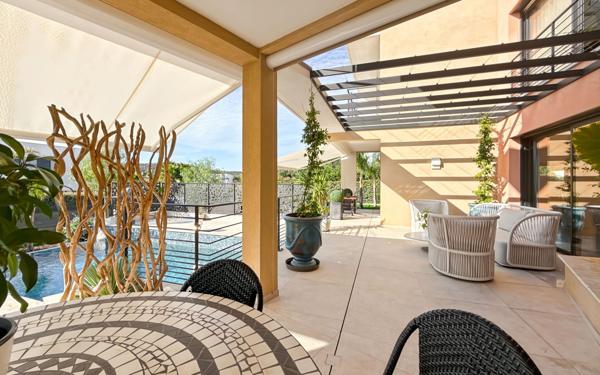 Maison à vendre    5 pièces • 201,98 m2 Saint-Raphaël