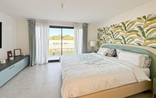 Maison à vendre    5 pièces • 201,98 m2 Saint-Raphaël