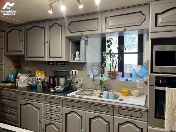 Propriété  : Maison d'habitation 134,82 m2 Hab 3 niveaux 6pp - dépendances - box - terrain 7.677 m2