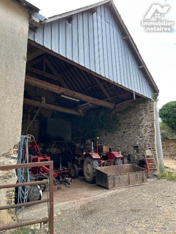 Propriété  : Maison d'habitation 134,82 m2 Hab 3 niveaux 6pp - dépendances - box - terrain 7.677 m2