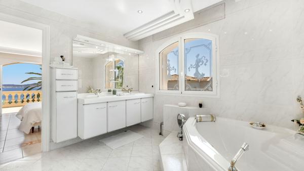 Vente Maison de maître Grimaud 10 Pièces 306 m²