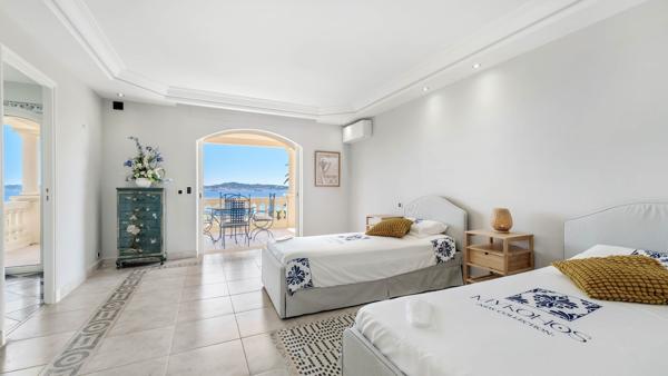 Vente Maison de maître Grimaud 10 Pièces 306 m²