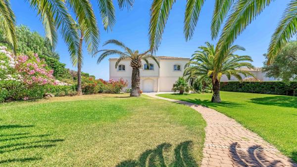 Vente Maison de maître Grimaud 10 Pièces 306 m²