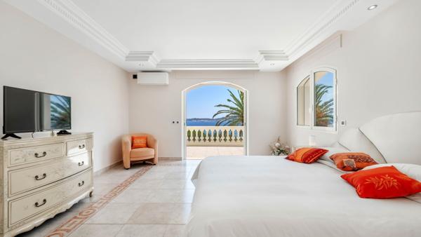 Vente Maison de maître Grimaud 10 Pièces 306 m²
