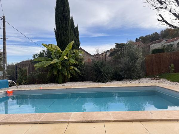 Maison de plain pied avec piscine proche centre ville