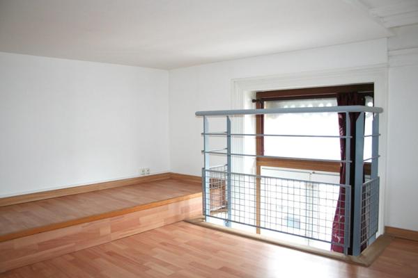 studio lumineux avec mezzanine