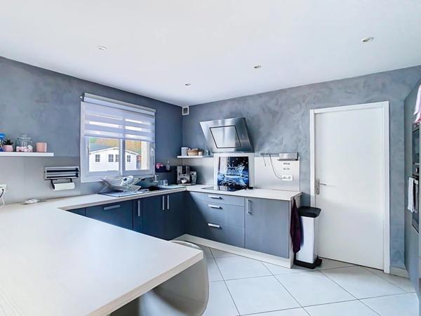 À vendre SPLENDIDE MAISON MODERNE AVEC PISCINE ET PRESTATIONS HAUT DE GAMME – MONNETIER-MORNEX