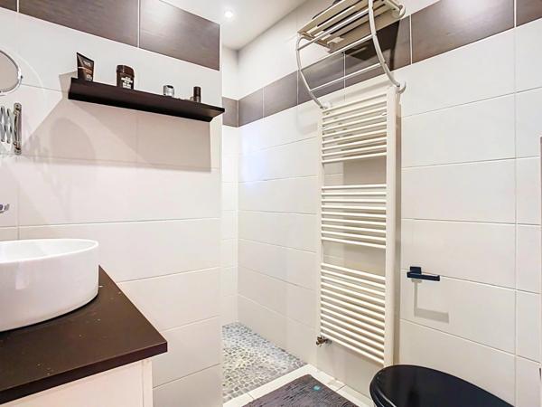 À vendre SPLENDIDE MAISON MODERNE AVEC PISCINE ET PRESTATIONS HAUT DE GAMME – MONNETIER-MORNEX