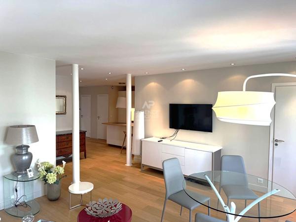 "Paris 6ème Mabillon" Superbe appartement de 3 pièces meublé de 76 m² entièrement rénové ! Loyer 3 800 €/mois charges comprises **  - Référence  28326