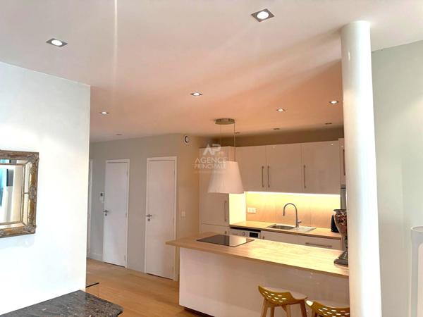 "Paris 6ème Mabillon" Superbe appartement de 3 pièces meublé de 76 m² entièrement rénové ! Loyer 3 800 €/mois charges comprises **  - Référence  28326