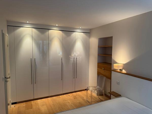"Paris 6ème Mabillon" Superbe appartement de 3 pièces meublé de 76 m² entièrement rénové ! Loyer 3 800 €/mois charges comprises **  - Référence  28326