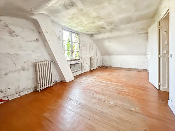 Maison 5 pièces sur terrain de 430 m² ,Verrières-le-Buisson entre le Centre-Ville et la Coulée Verte.