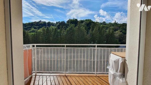 VIAGER OCCUPÉ - TROIS PIÉCES DERNIER ÉTAGE GARAGE ET CAVE.