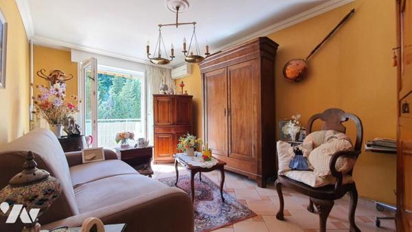 VIAGER OCCUPÉ - TROIS PIÉCES DERNIER ÉTAGE GARAGE ET CAVE.