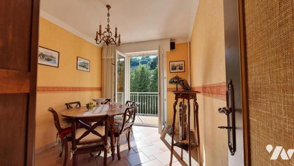 VIAGER OCCUPÉ - TROIS PIÉCES DERNIER ÉTAGE GARAGE ET CAVE.