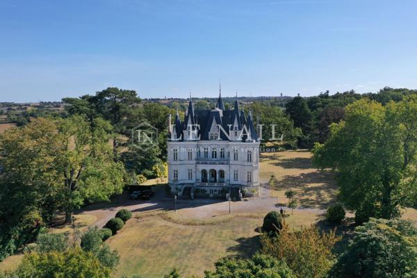 Exceptionnel château du XIXe siècle en Anjou, dans la Vallée de la Loire