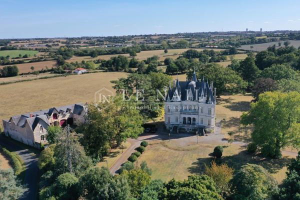 Exceptionnel château du XIXe siècle en Anjou, dans la Vallée de la Loire