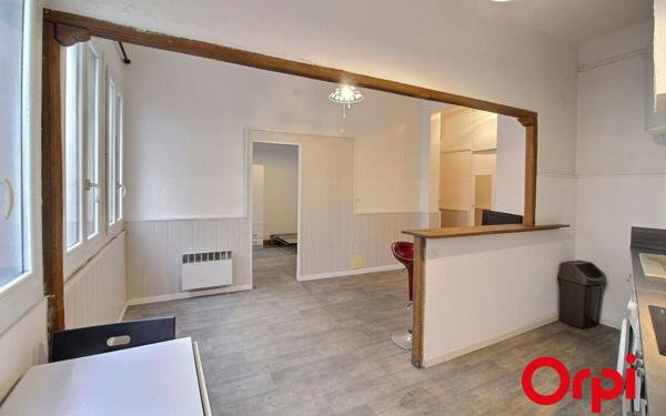 Appartement à vendre    2 pièces • 39,38 m2 Marseille 5