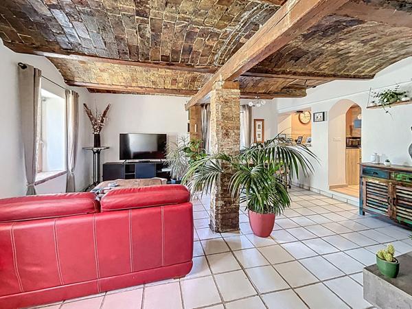 Adorable maison de village sans travaux, 2 chambres, un bureau, cuisine neuve, matériaux anciens préservés