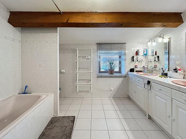 Adorable maison de village sans travaux, 2 chambres, un bureau, cuisine neuve, matériaux anciens préservés