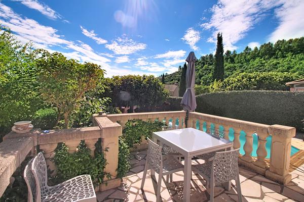 A VENDRE EN EXCLUSIVITÉ Charmante Maison à Vendre à Taradeau - 3 chambres - véranda - Piscine - proche des commdités