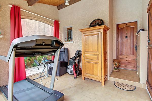 A VENDRE EN EXCLUSIVITÉ Charmante Maison à Vendre à Taradeau - 3 chambres - véranda - Piscine - proche des commdités